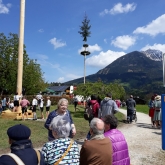 Bayerisches Trachtenfest zum Maibaumstellen